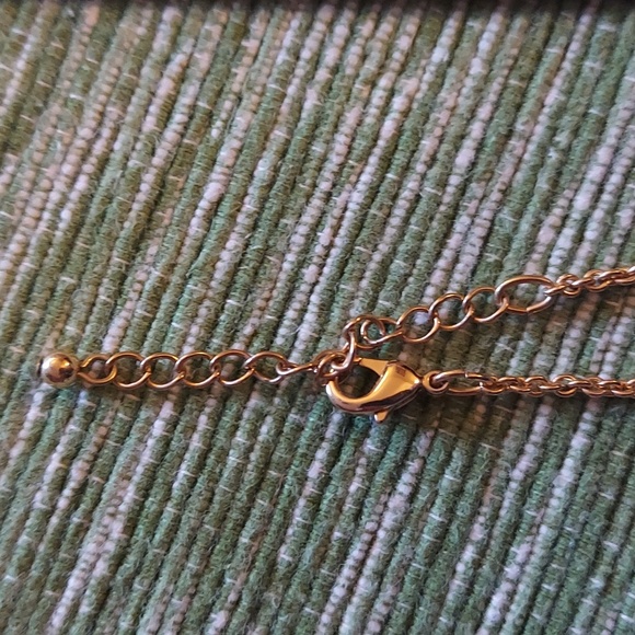 Goldtone Necklace with faux stones - Picture 3 of 3